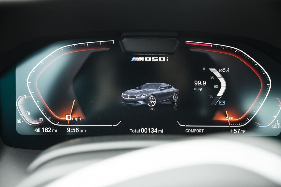 Панель приборов BMW M850i xDrive (G15) 2018 года  (NA) (фото 28 из 33)